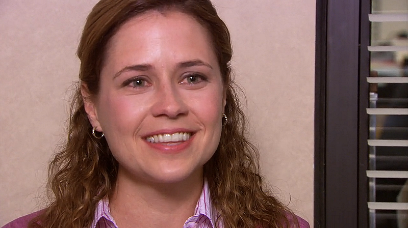 Jim finalmente invita a Pam a salir en una cita en el episodio final de la temporada 3, titulado “The Job”.