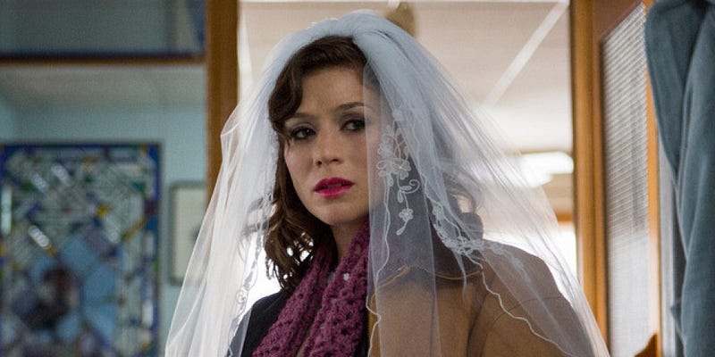 Yael Stone es Lorna Morello