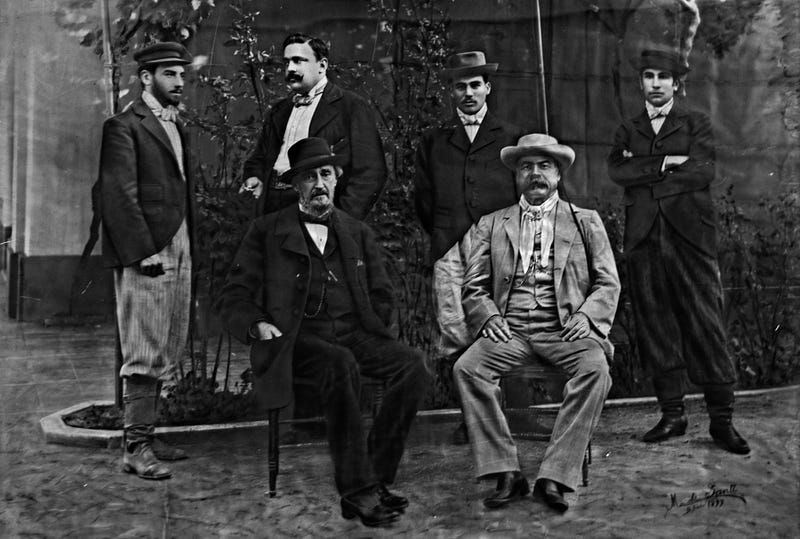 Visita del Gral. Bartolomé Mitre a la Estancia “Sol Argentino”, febrero de 1898. Parados de Izquierda a derecha: Salvador Roldán, Alberto Rosende Mitre (sobrino del Gral. Mitre), Mariano Roldán (hijo) y Rosendo Domínguez (sobrino de Mariano Roldán); Sentados, de izquierda a derecha: Gral Bartolomé Mitre, Mariano Roldán.