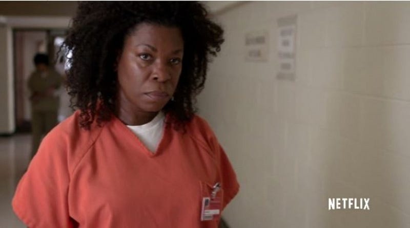 Lorraine Toussaint es Yvonne “Vee” Parker