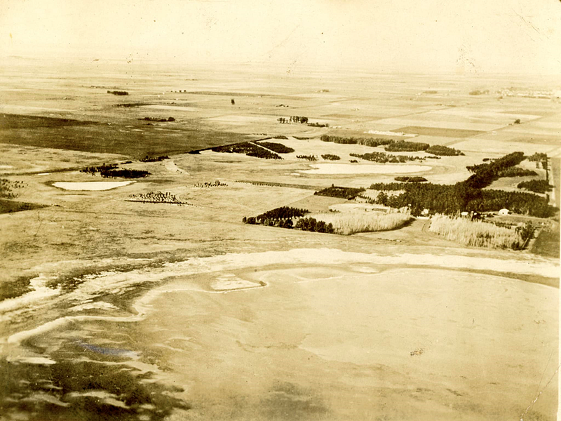 Vista aérea de la laguna y estancia San Antonio (circa 1930)