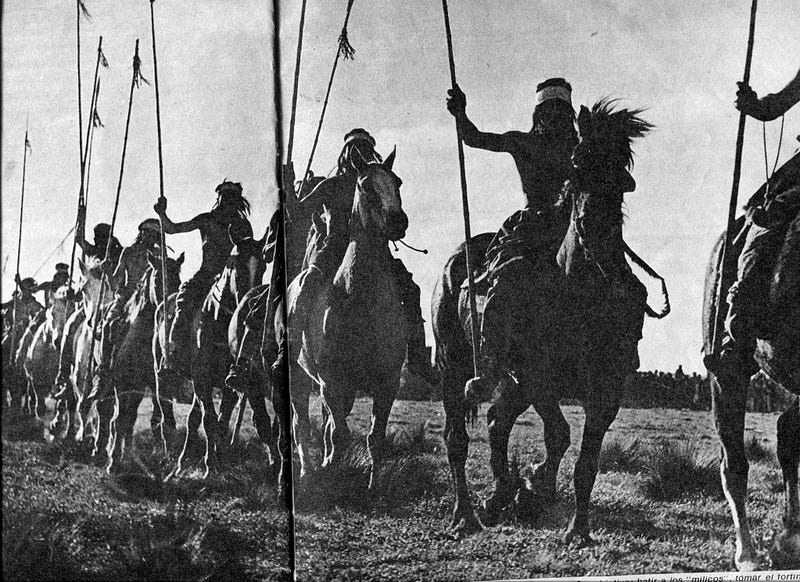 “Es guerra cruel la del indio porque viene como fiera; atropella donde quiera y de asolar no se cansa. De su pingo y de su lanza toda salvación espera.”