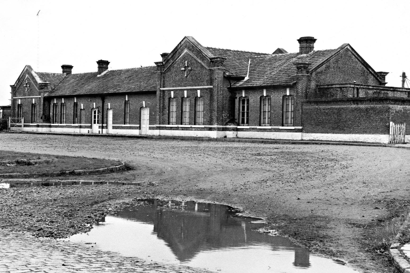 Estación y andén fotografiados por Alicia Lapenta