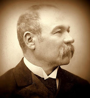 Retrato de perfil de Mariano Roldán